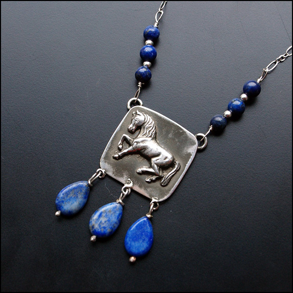 Kůň - lapis lazuli